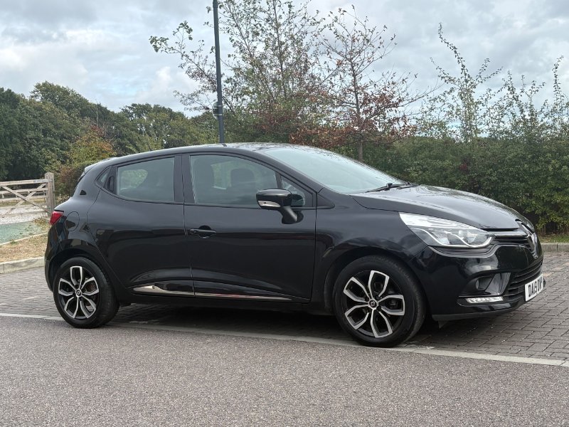 Renault Clio 0.9 TCe Play Hatchback 5dr Petrol Manual Euro 6 s/s 75 ps for sale in Fareham